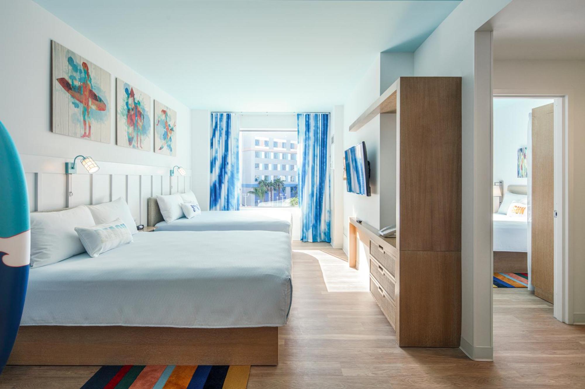 Suite met 2 Slaapkamers en Uitzicht op het Water (Inclusief Vroege Toegang tot het Park*)