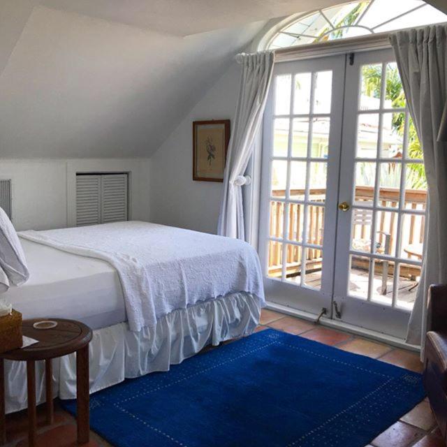 Kamer met Queensize Bed en Balkon