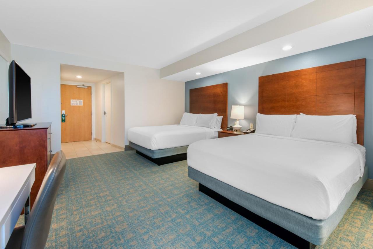 Standard Queen Room Two Queen Beds Pool View