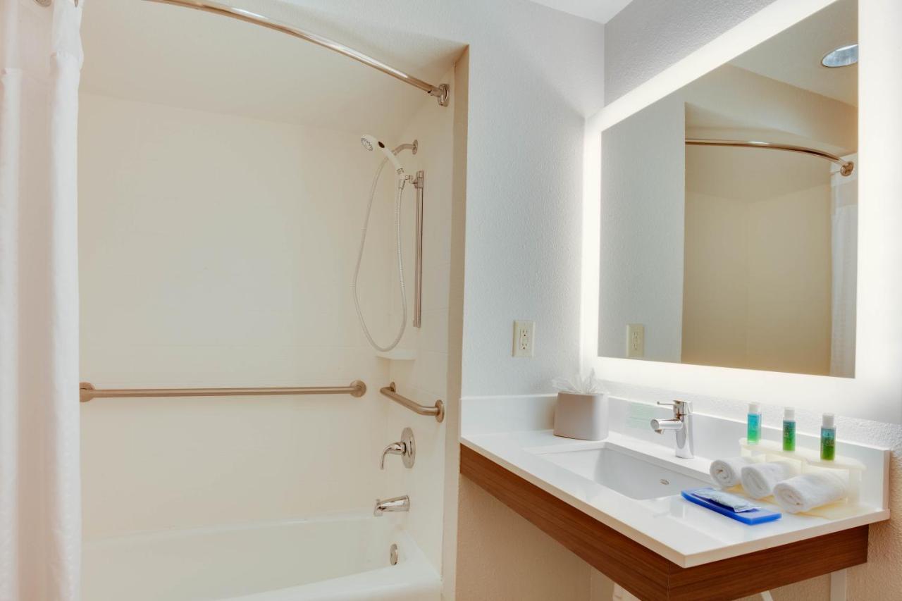 Queen Suite Two Queen Beds Mobility Accessible Bathtub Non-Smoking