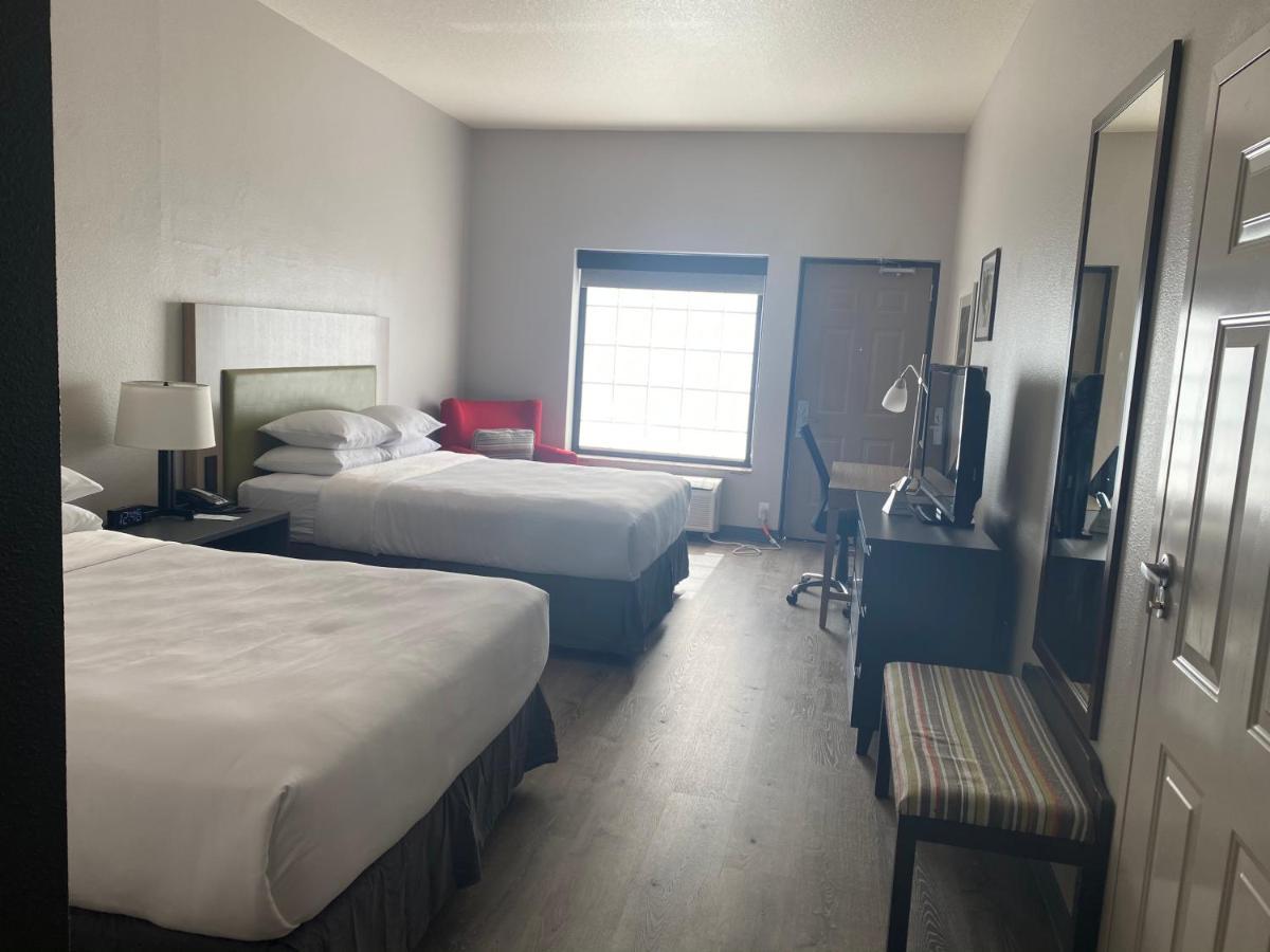 Queen Room with Two Queen Beds - Non-Smoking,1039437469:JPEG