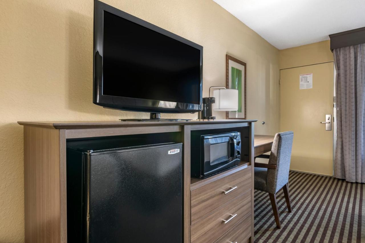 Queen Room Disability Access Tub
