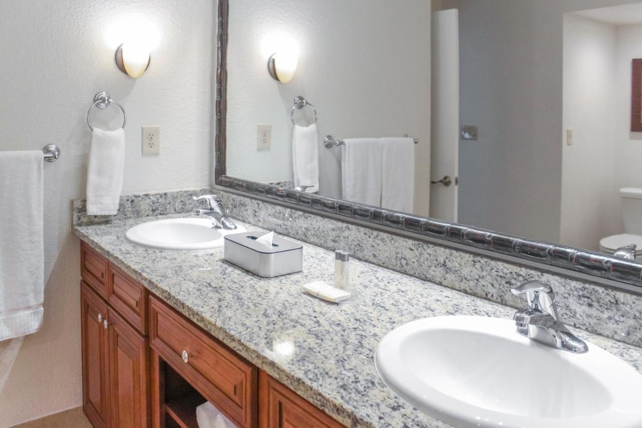 One-Bedroom King Suite