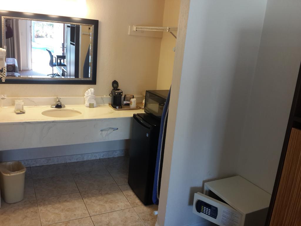 Double Room with Two Double Beds and Pool View - Non-Smoking,299607864:JPEG
