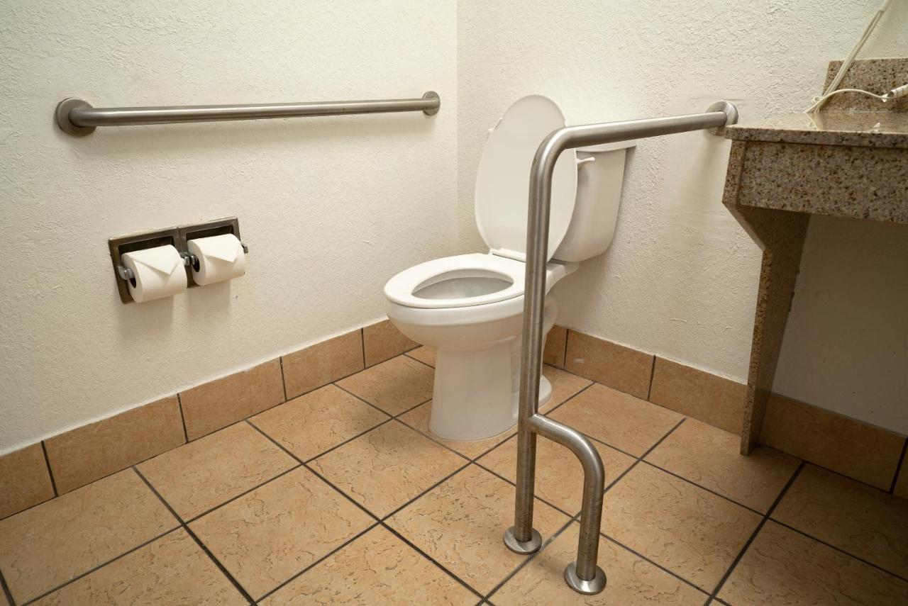 Chambre Lit King-Size pour Personnes à Mobilité Réduite avec Douche - Non-Fumeurs - Couloir Intérieur