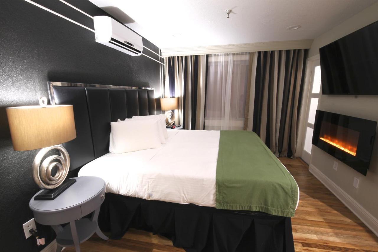 Deluxe King Suite