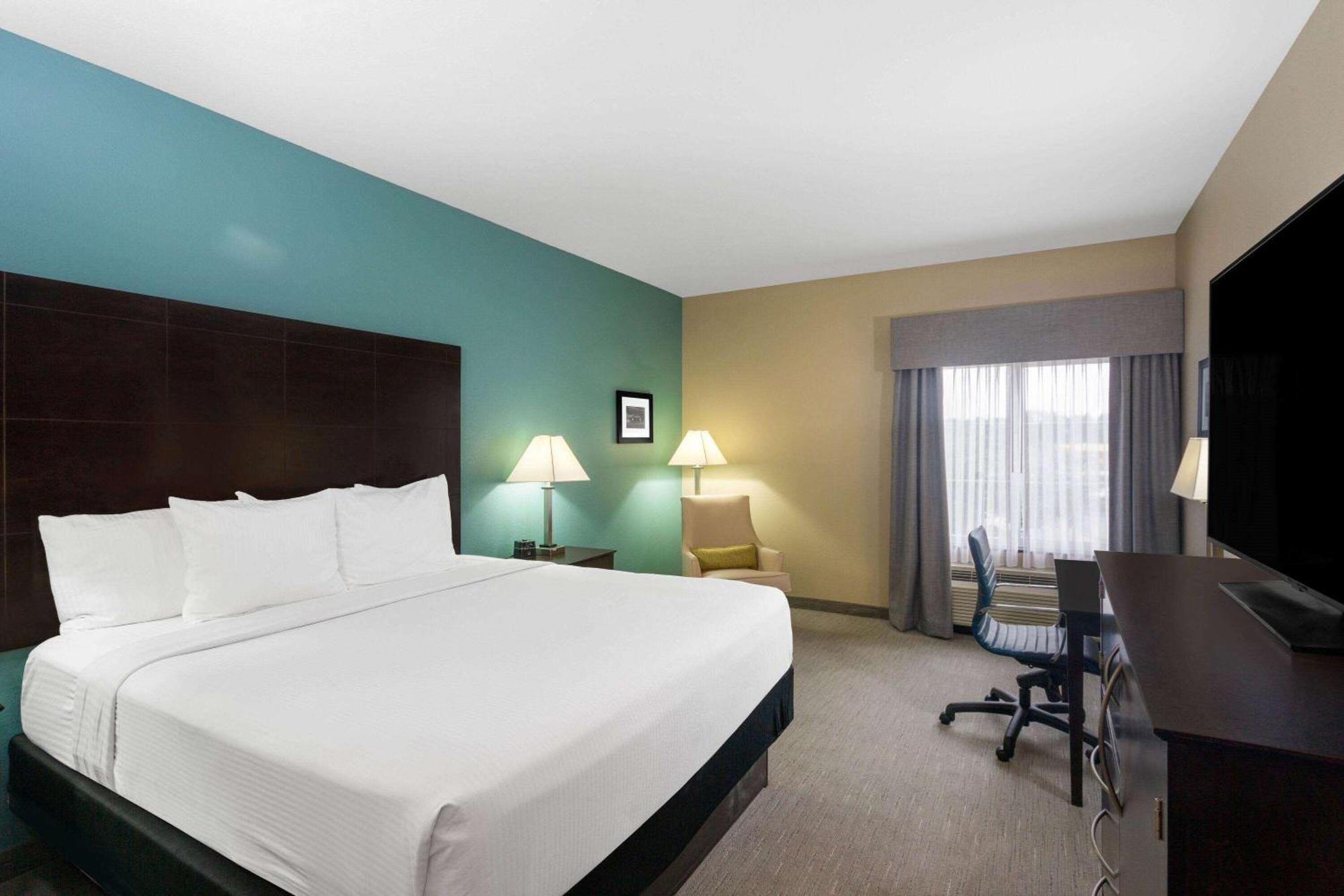 King Room Mobility or Hearing Impaired Access Non-Smoking