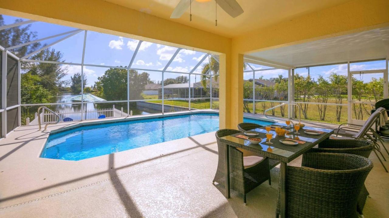 Villa Pool