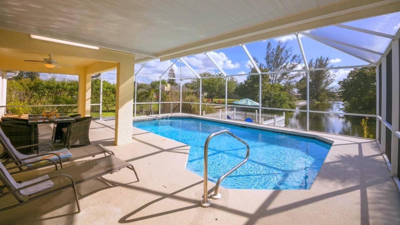 Villa Pool