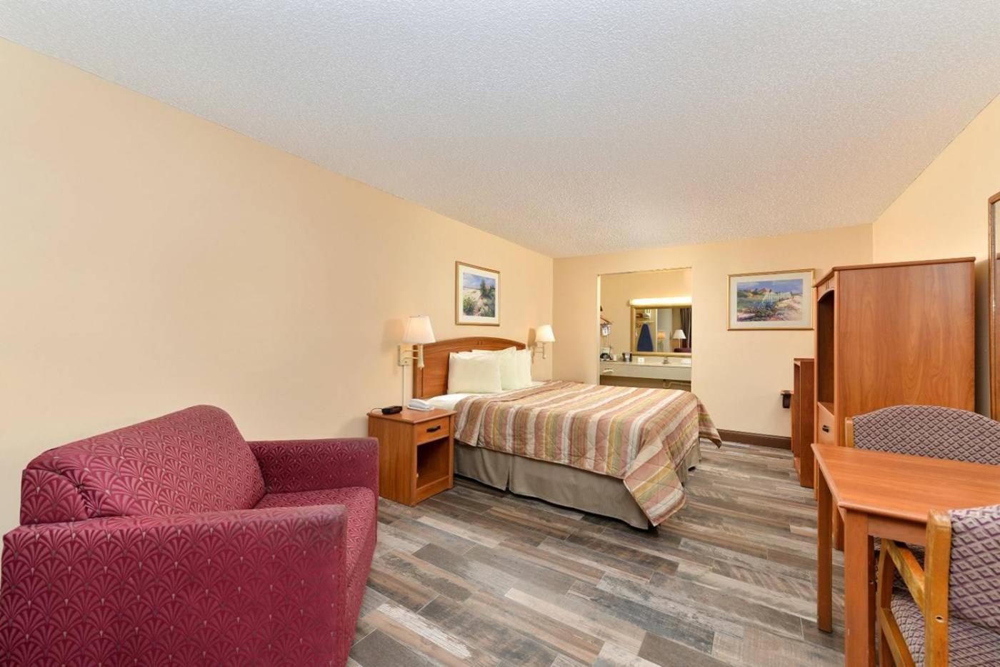 Deluxe King Room