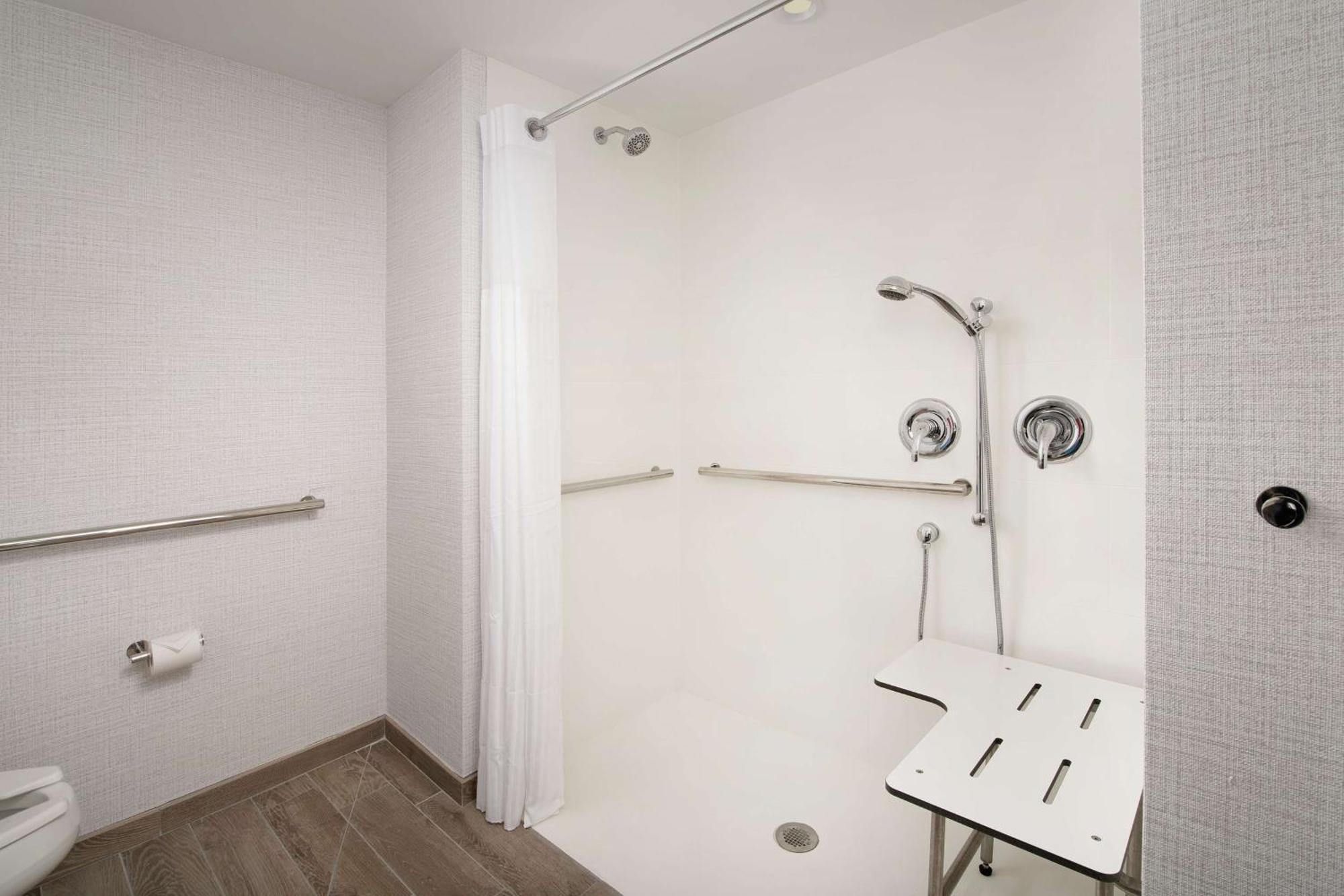 King Room Roll Shower Mobility Access