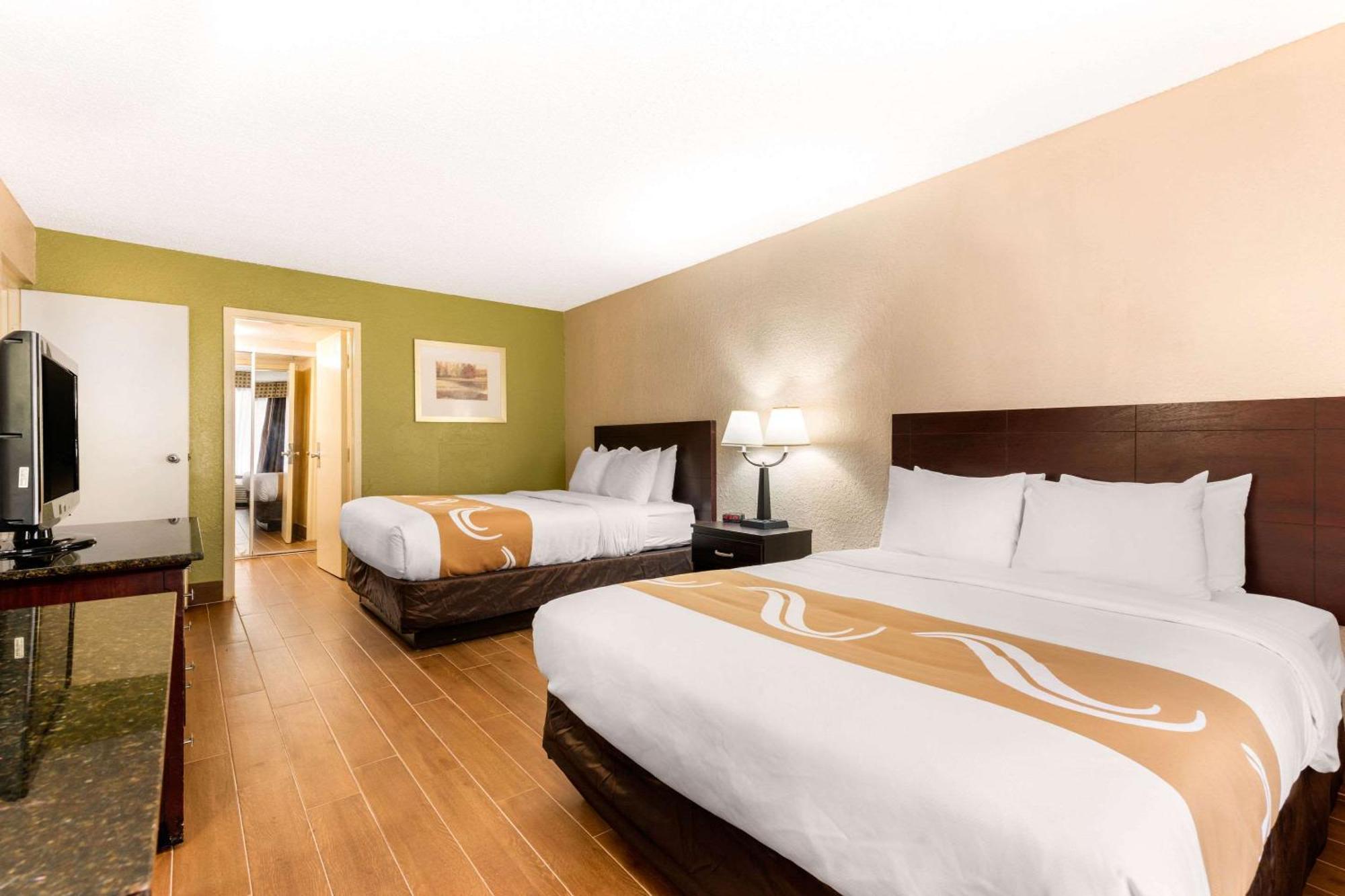 Queen Suite with Sofa Bed - Non-Smoking,1276303648:JPEG