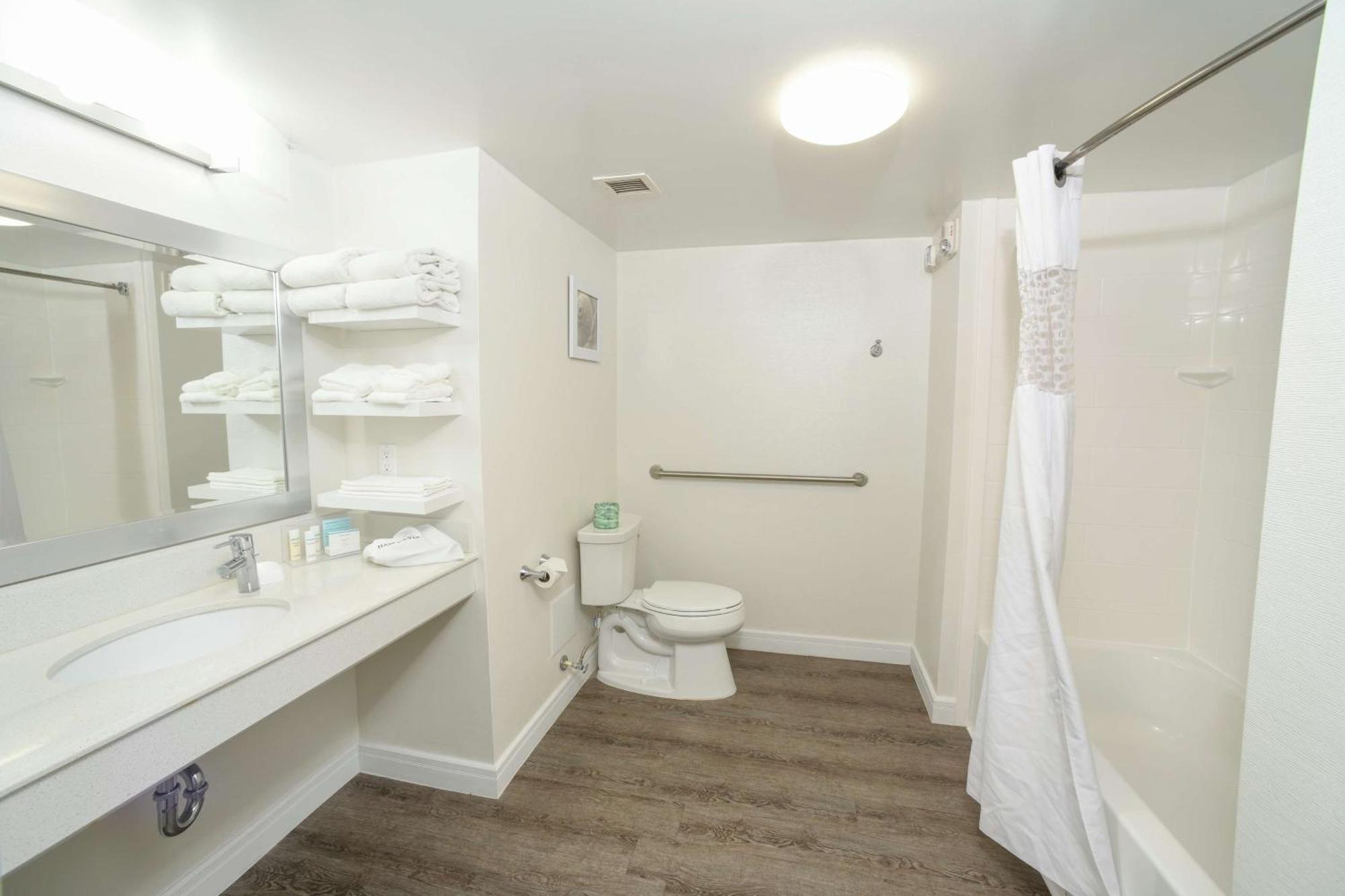 Chambre 2 Lits Queen-Size - Accessible aux Personnes à Mobilité Réduite et Adaptée aux Personnes Malentendantes - Non-Fumeurs
