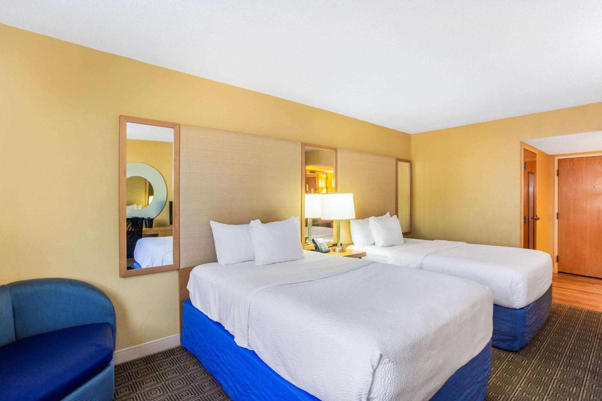 Double Room with Two Double Beds - Non-Smoking