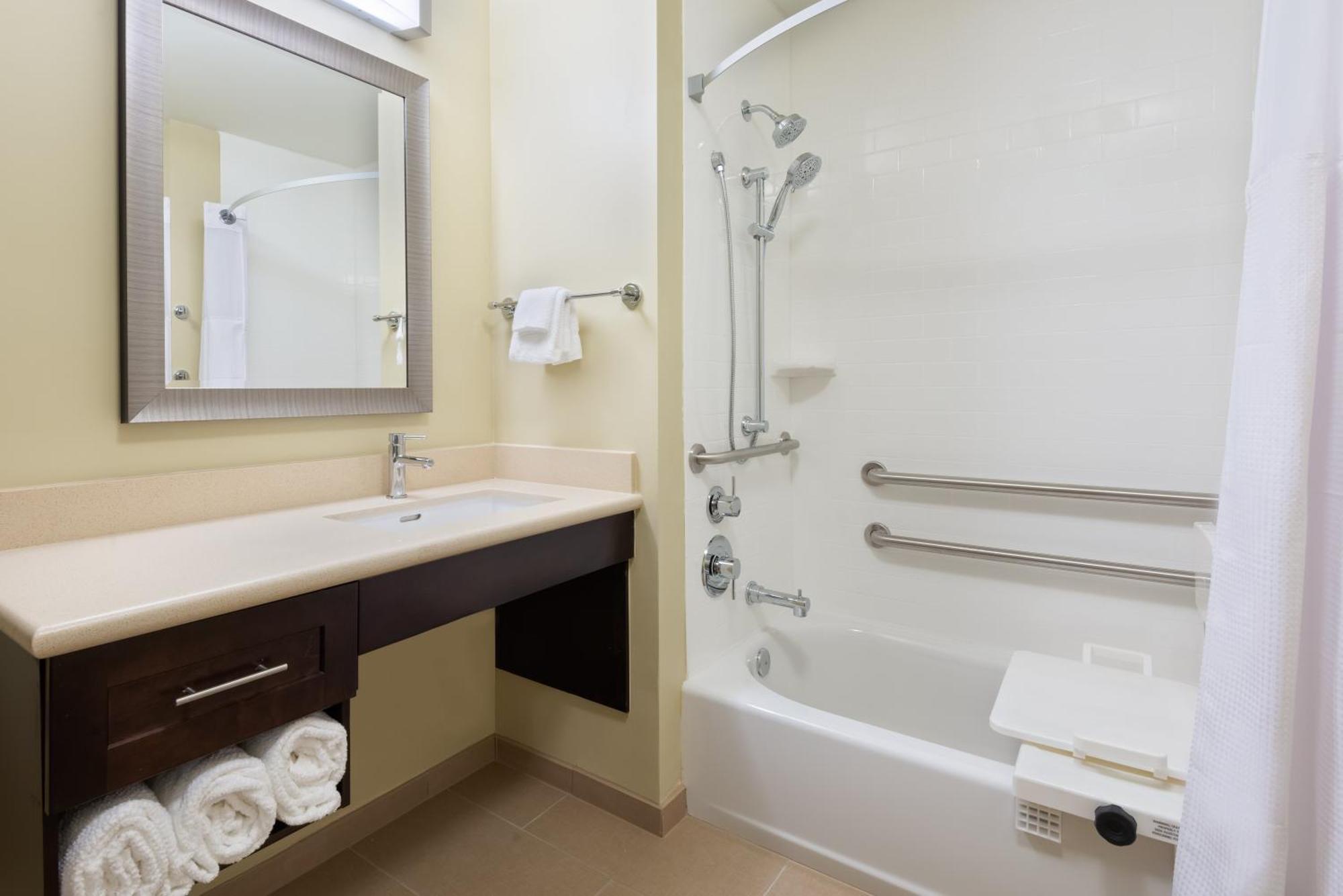 Studio Suite met Queensize Bed en Toegankelijk Bad