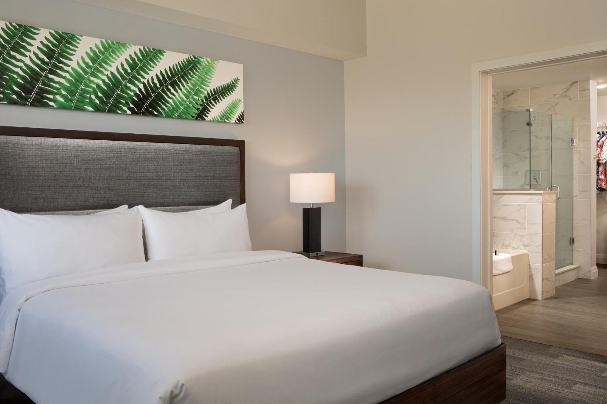 Two-Bedroom Condo Resort View Water Park Access