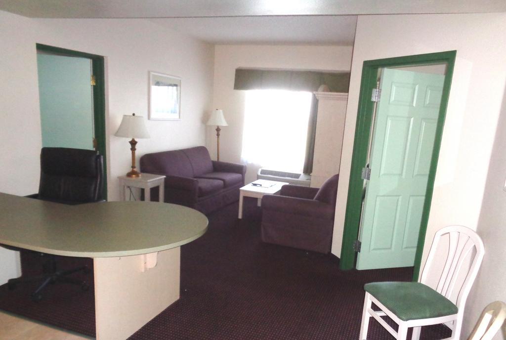 Two Bedroom Queen Suite,221249306:JPEG