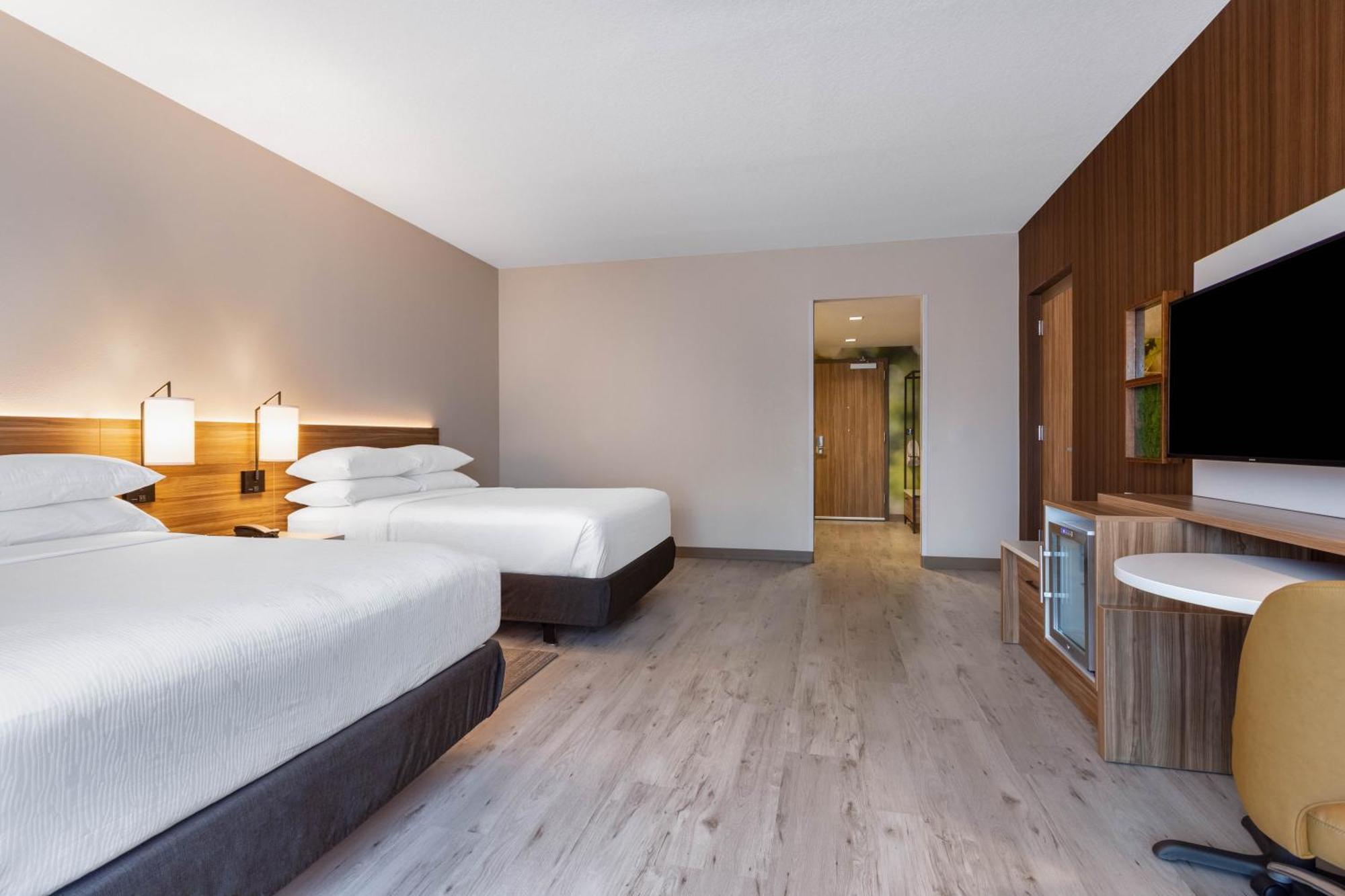Queen Suite Two Queen Beds Mobility Access No Resort Fee