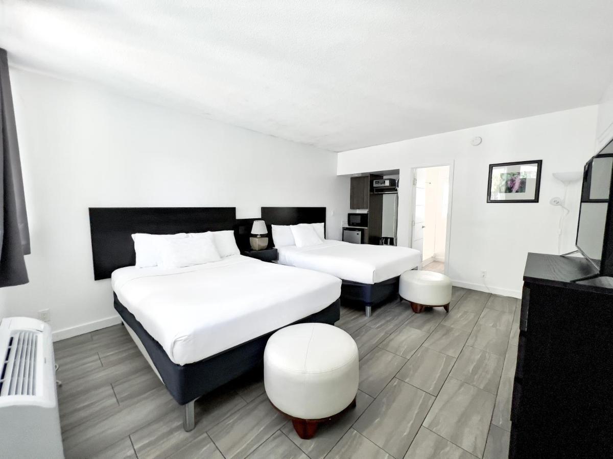 Queen Studio Two Queen Beds