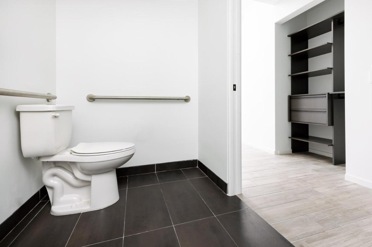 City View Three Bedroom Suite King or Queen or Two Twins ADA,1362706241:JPEG