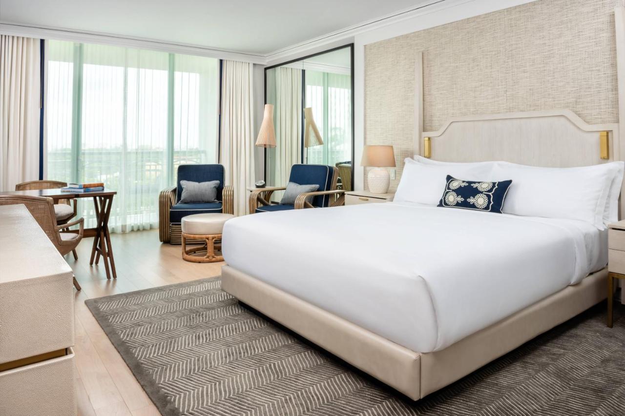 King Room with Balcony and City View - High Floor