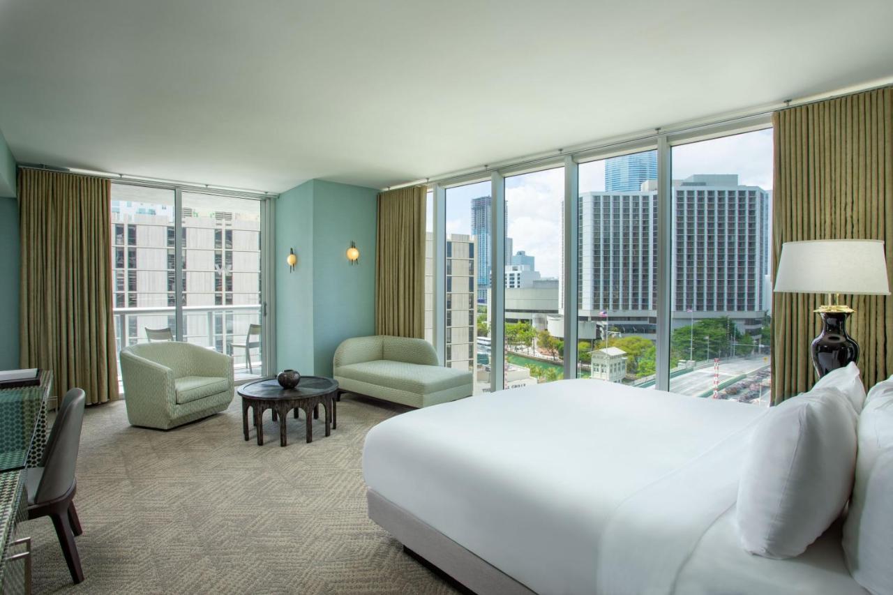 Premier King Studio Suite with Balcony - Corner,1400487419:JPEG