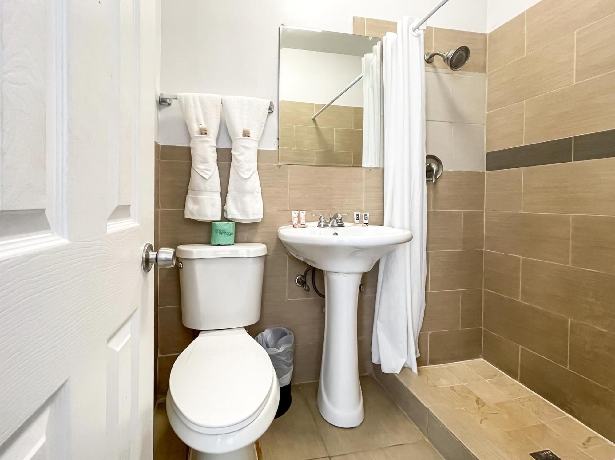 Superior Traditional 2 Queen,1448559697:JPEG