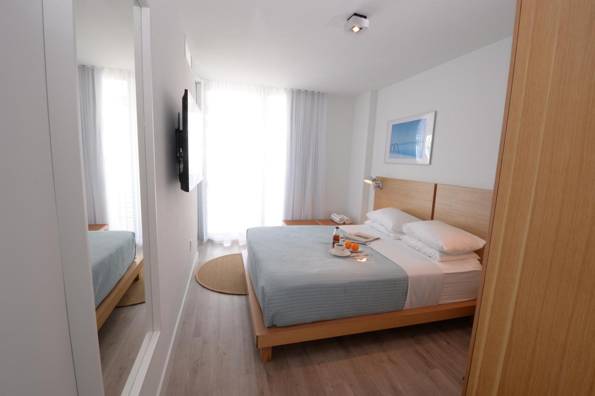 Bayside One-Bedroom Suite with Kitchenette and Balcony