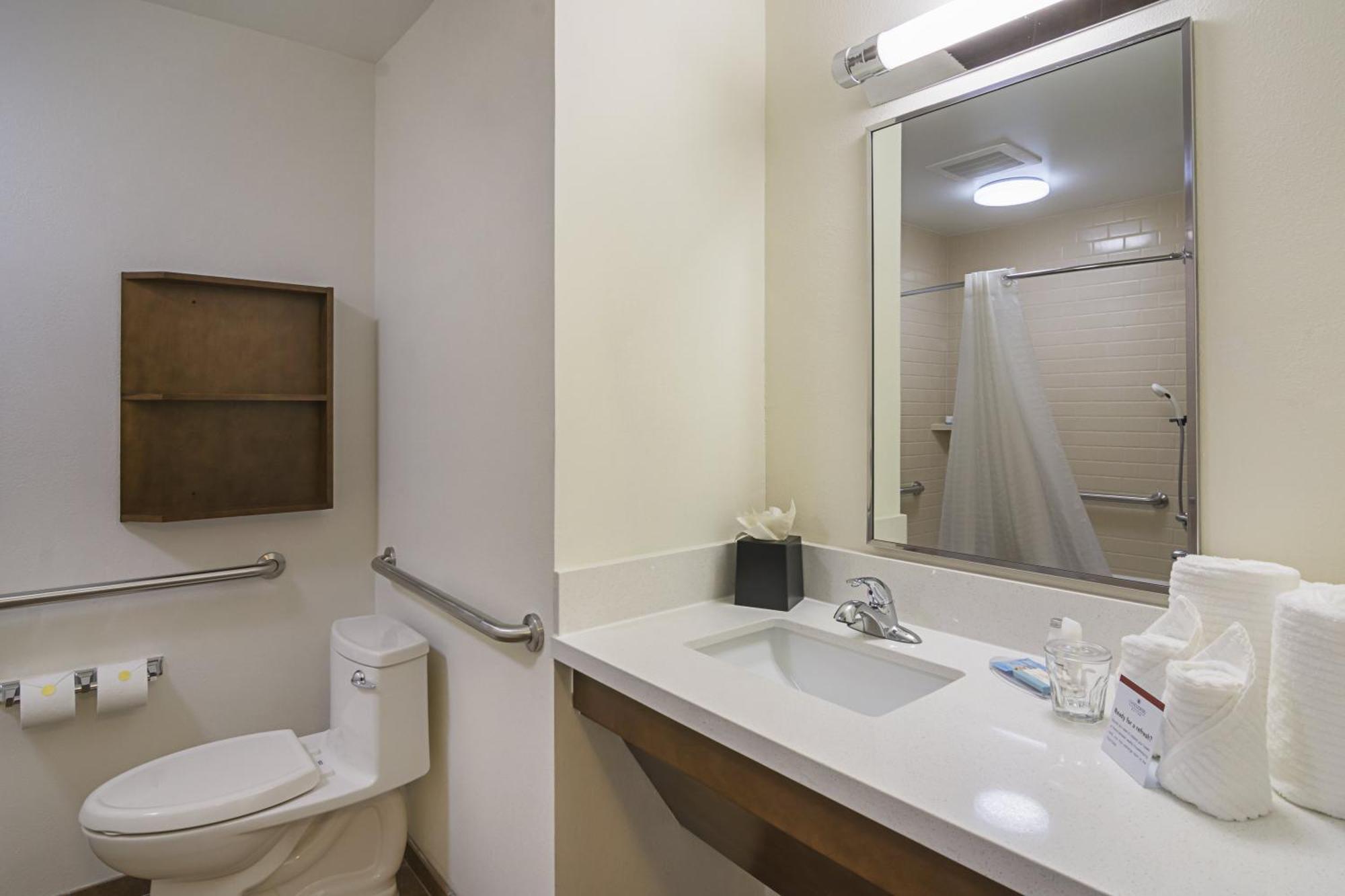 Queen Studio Suite with Roll In Shower - Mobility Accessible,1666695394:JPEG