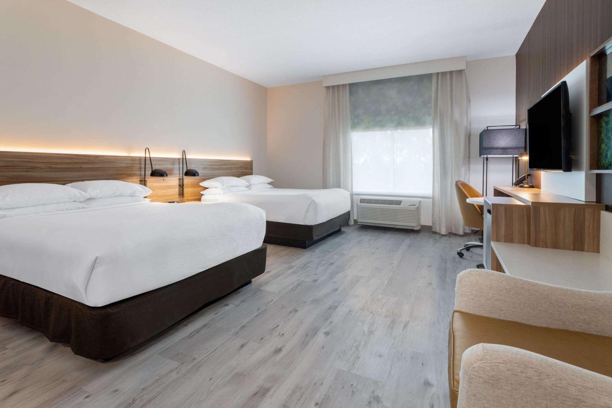 Double room 2 Queen Beds Deluxe Non-Smoking