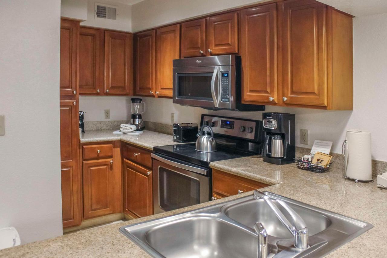 Two-Bedroom Suite King Twin Beds Hearing Access