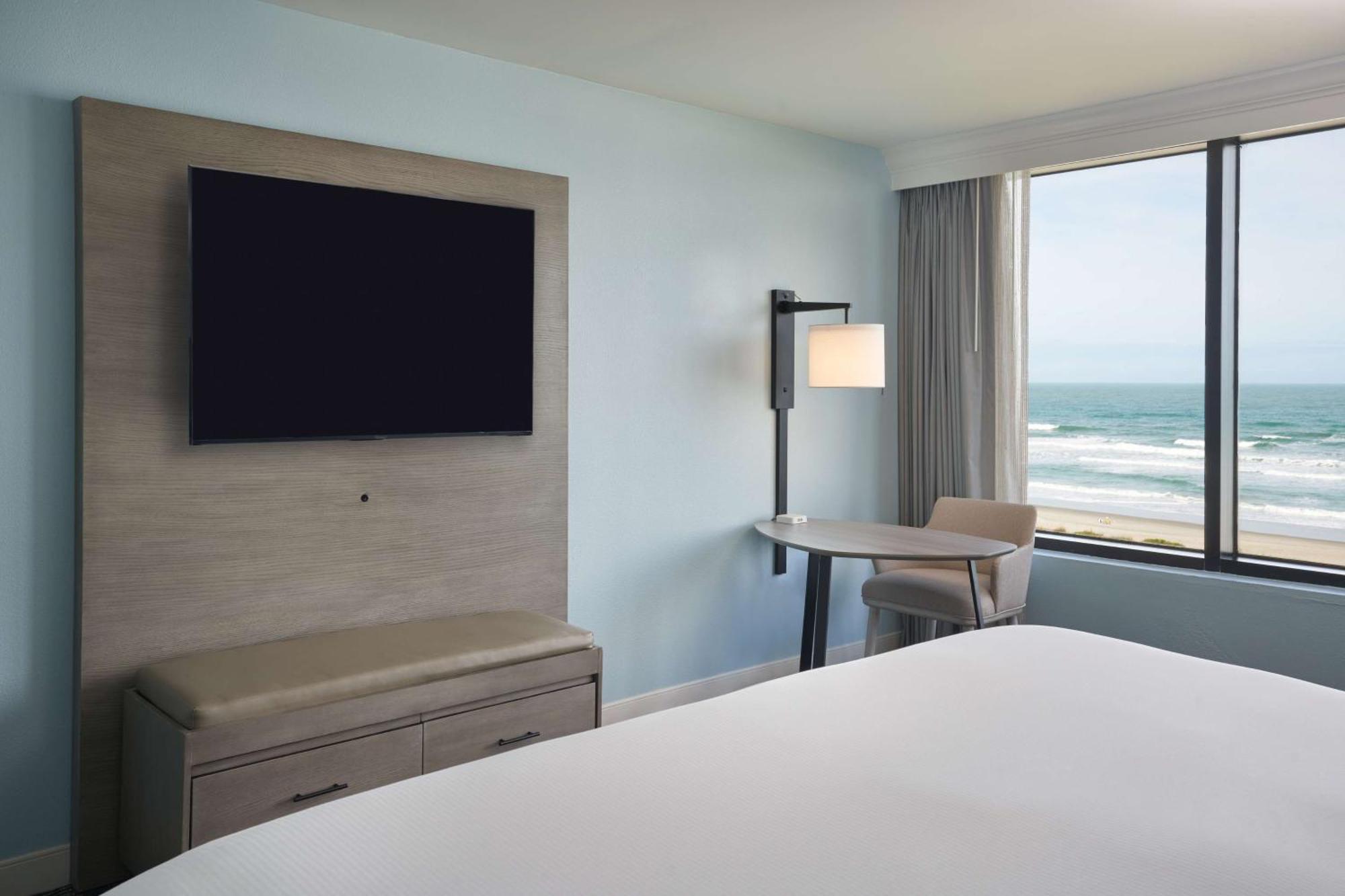 Zimmer mit Kingsize-Bett und Meerblick – Nichtraucher
