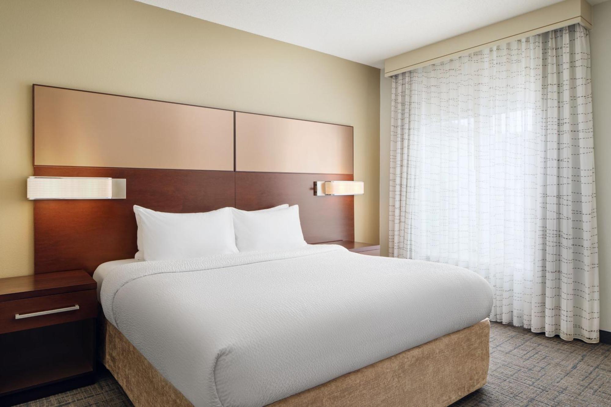 One-Bedroom King Suite with Sofa Bed,1520421316:JPEG