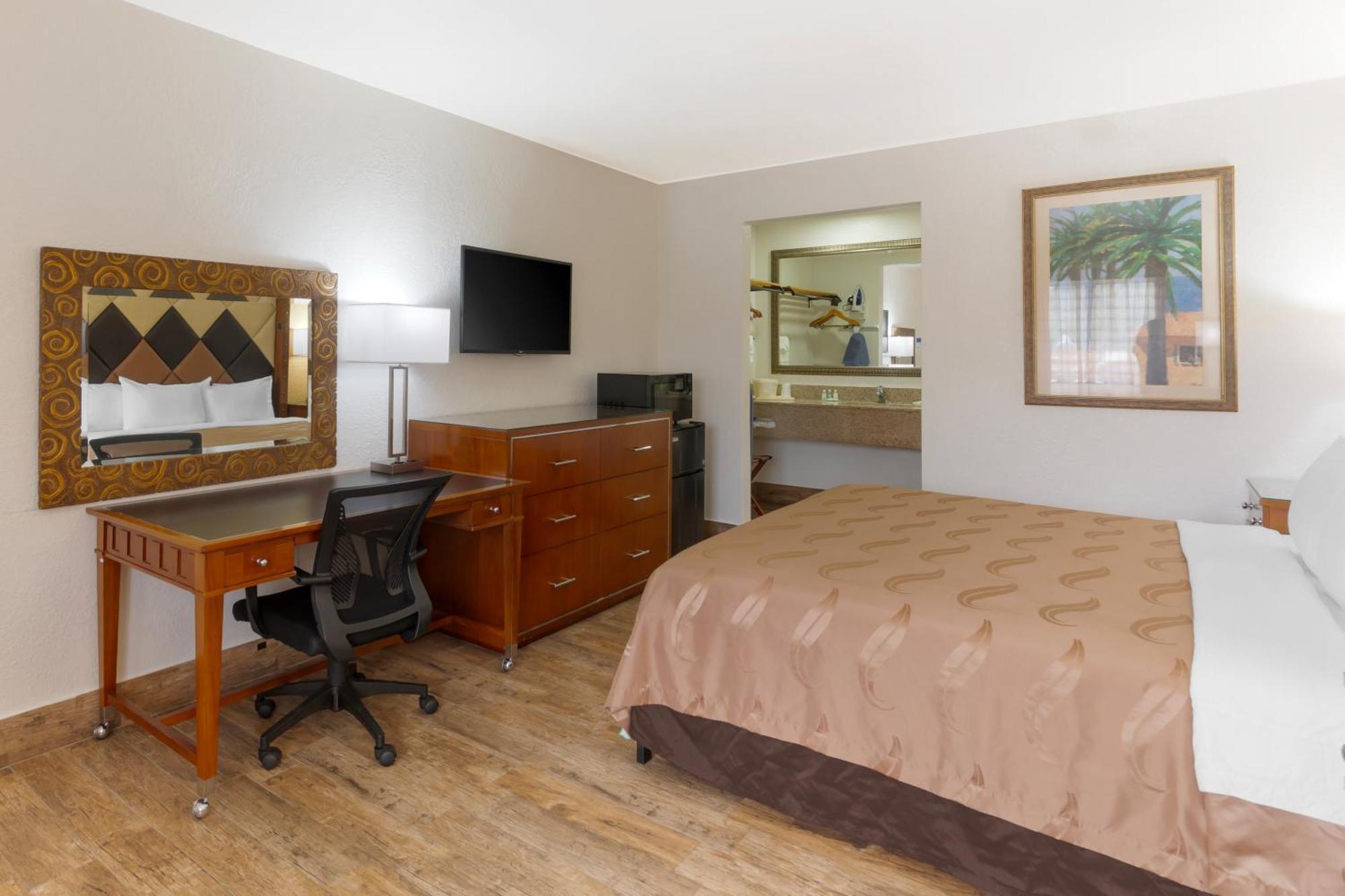 Chambre Lit Queen-Size avec Baignoire - Accessible aux Personnes à Mobilité Réduite/Non-Fumeurs - Hall Extérieur