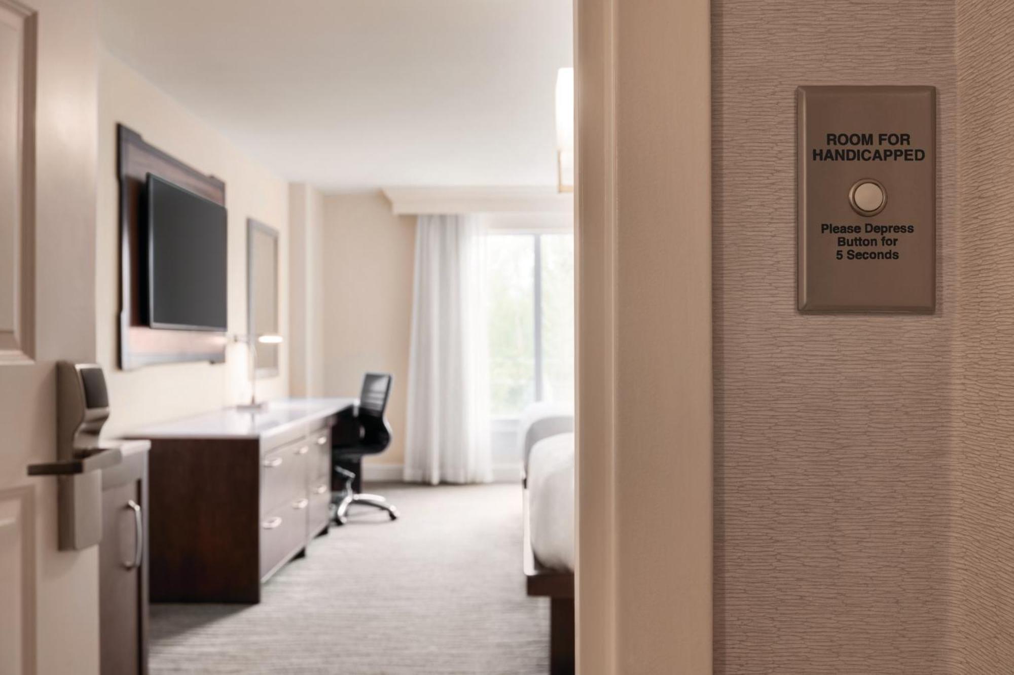 Queen Room Two Queen Beds Hearing Access