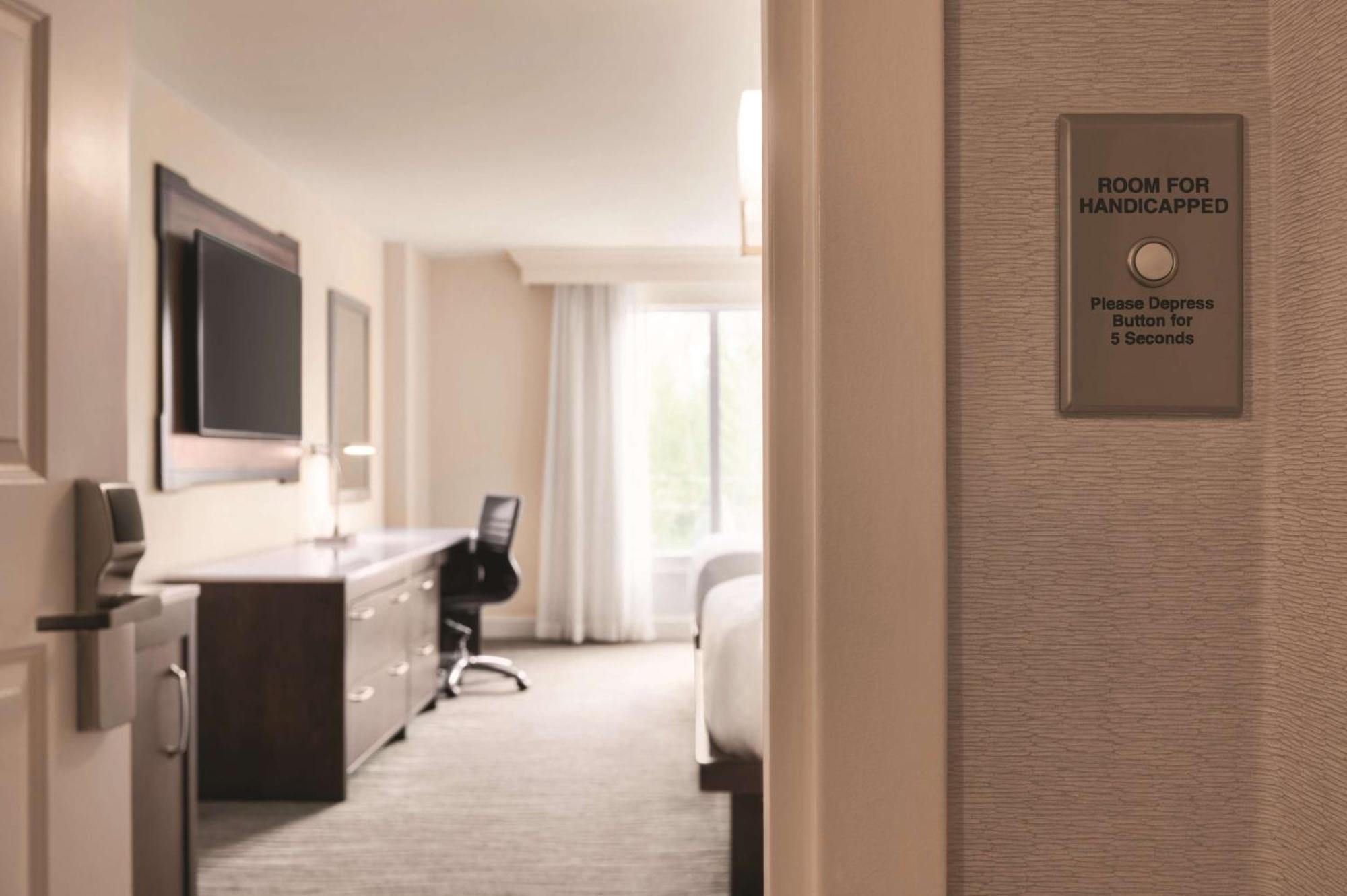 Queen Room Two Queen Beds Hearing Access