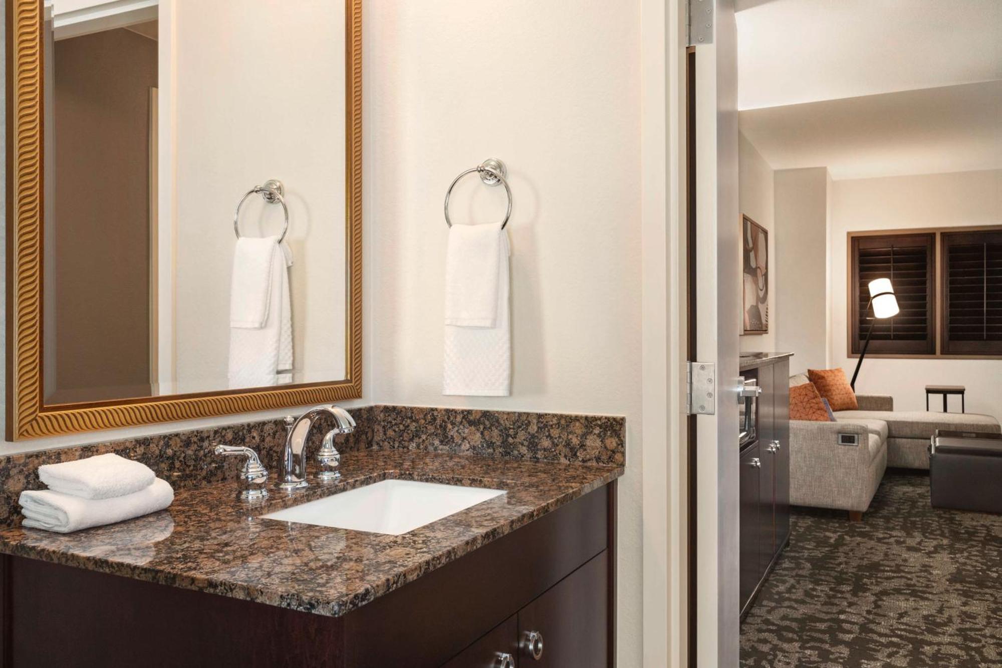 Suite Two Queen Beds Non-Smoking