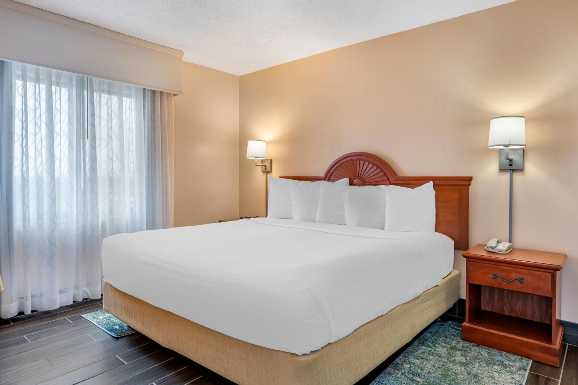 King Room Partial Ocean View