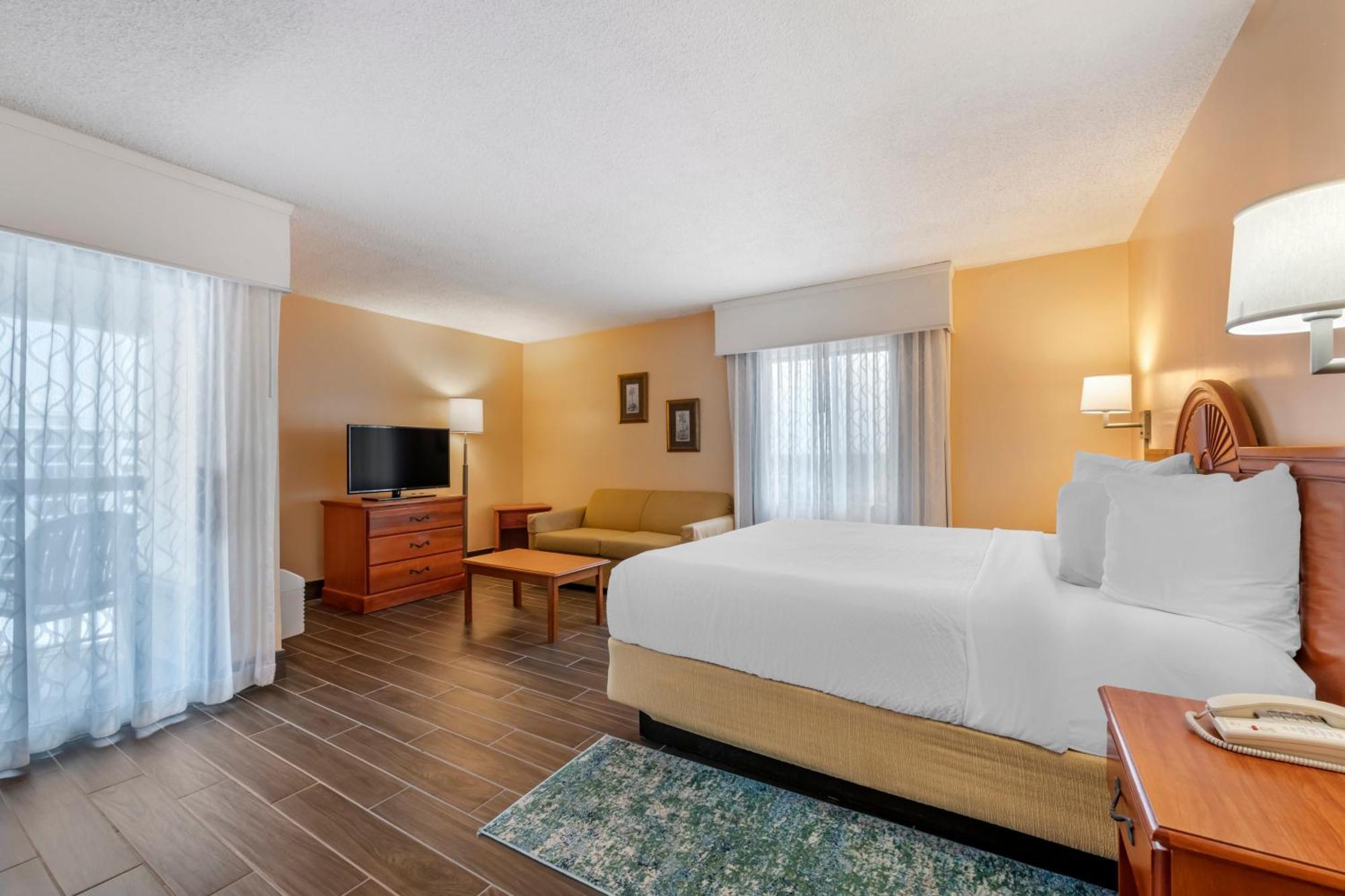 Queen Room Partial Oceanview