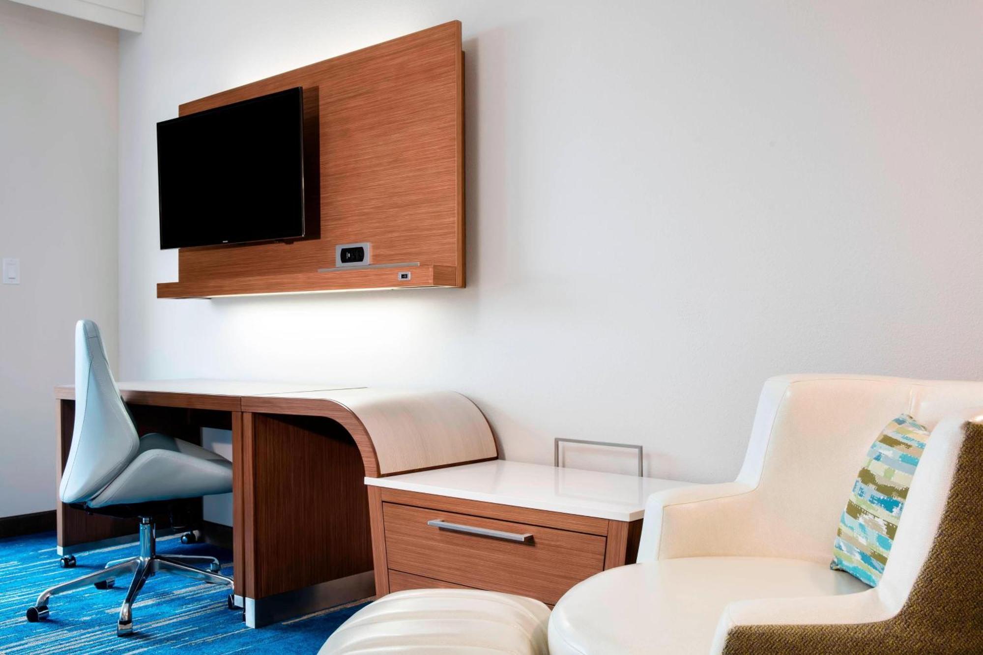 Habitación con patio o balcón y vistas parciales al mar - cama extragrande