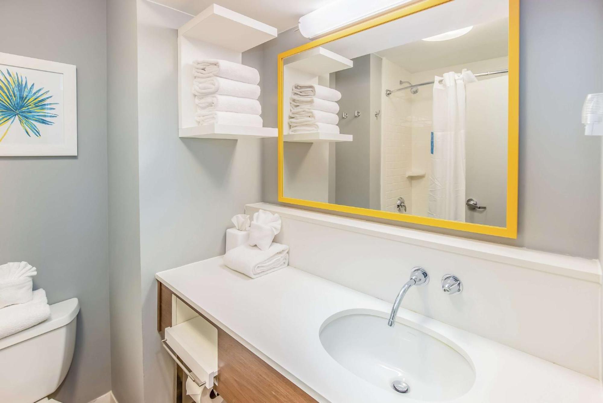 King Room Inland View