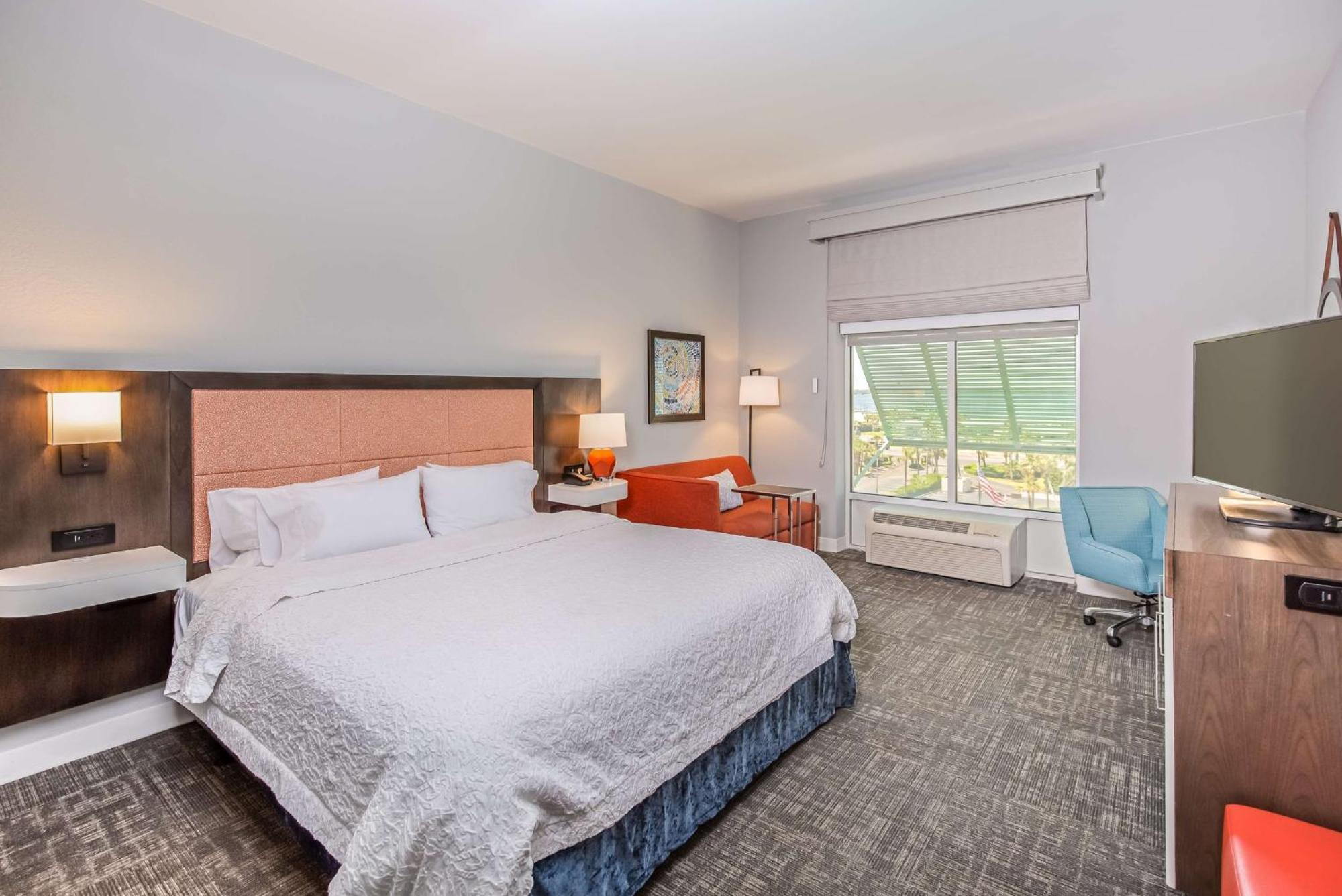 King Room Disability Access Tub Inland View
