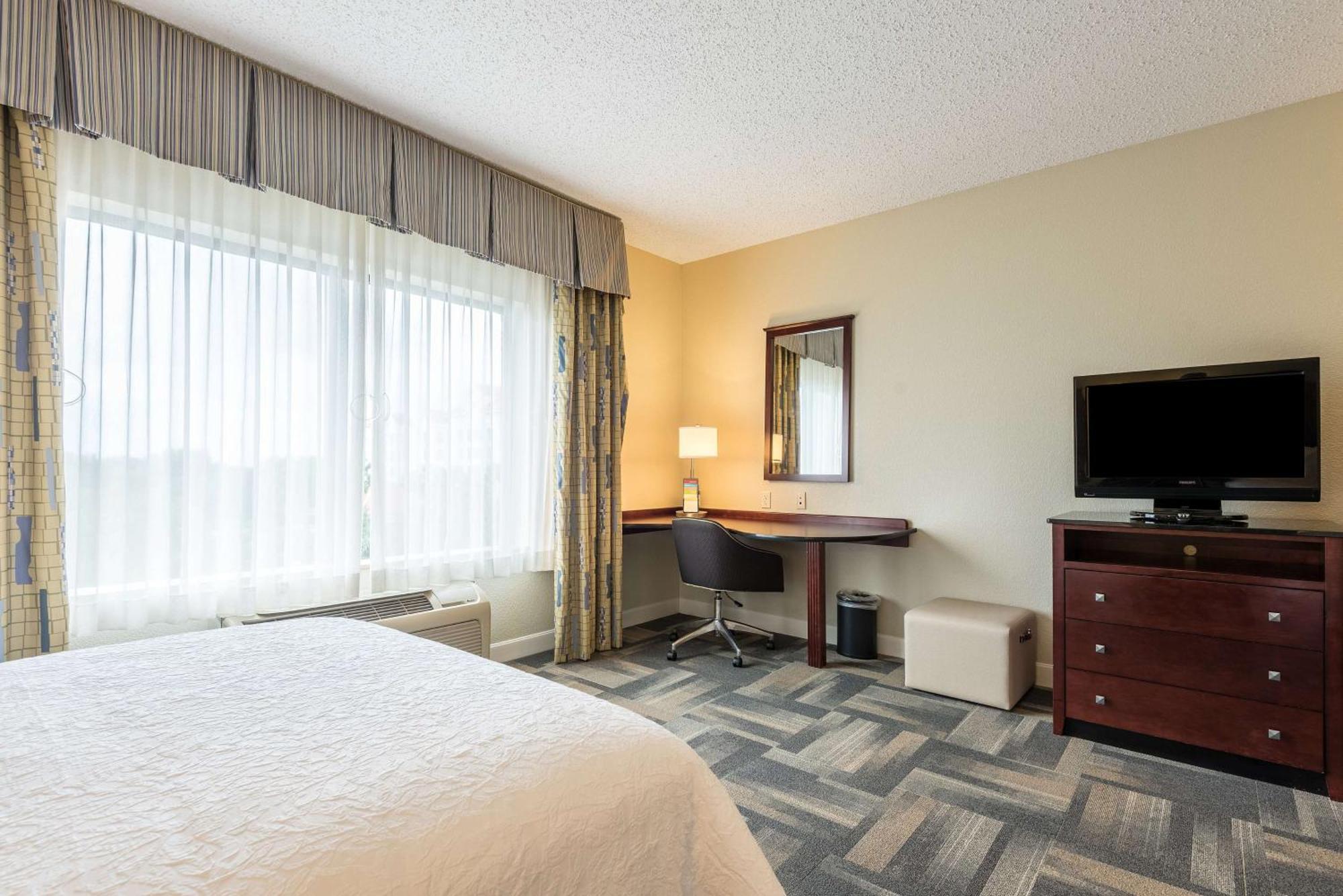 Queen Room Two Queen Beds Mobility Hearing Access or Non-Smoking