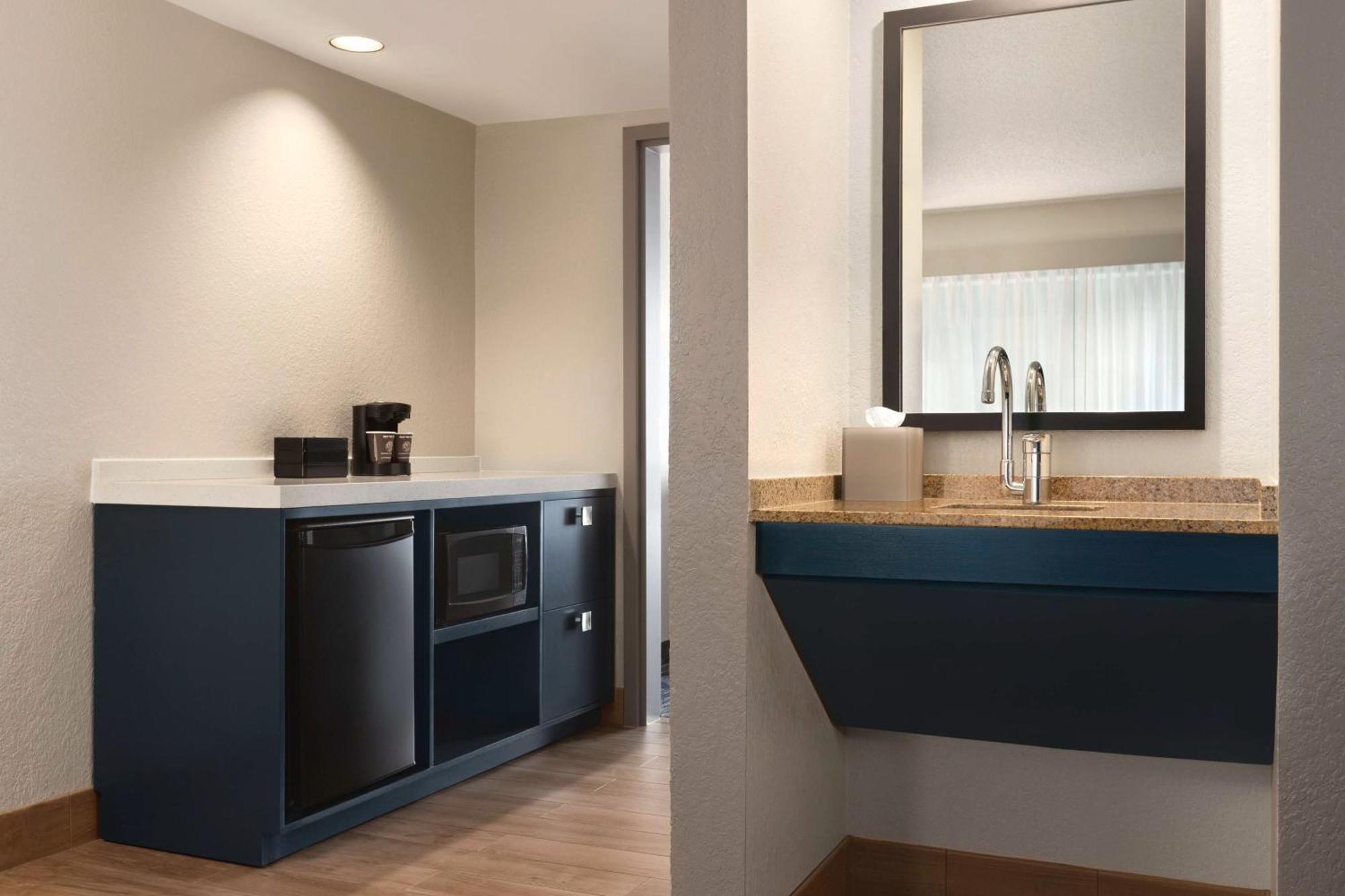 King Suite with Roll-In Shower - Mobility and Hearing Access,1557459844:JPEG