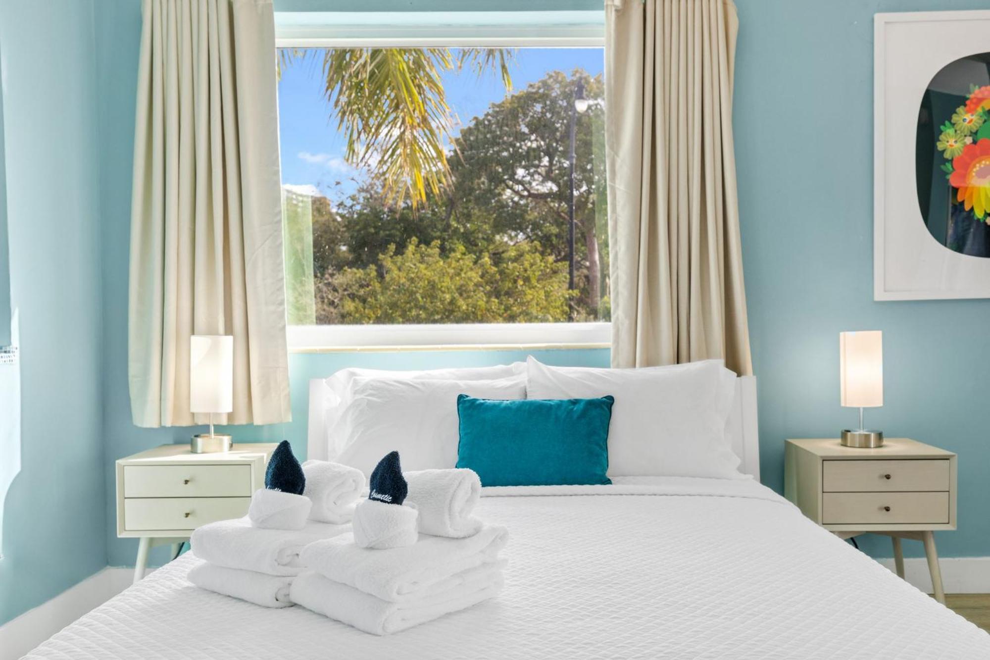 Deluxe Queen Suite