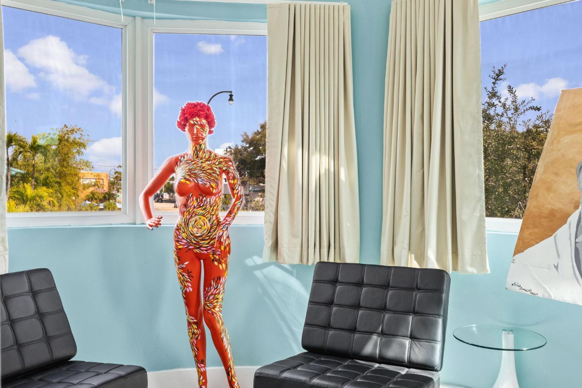 Deluxe Queen Suite