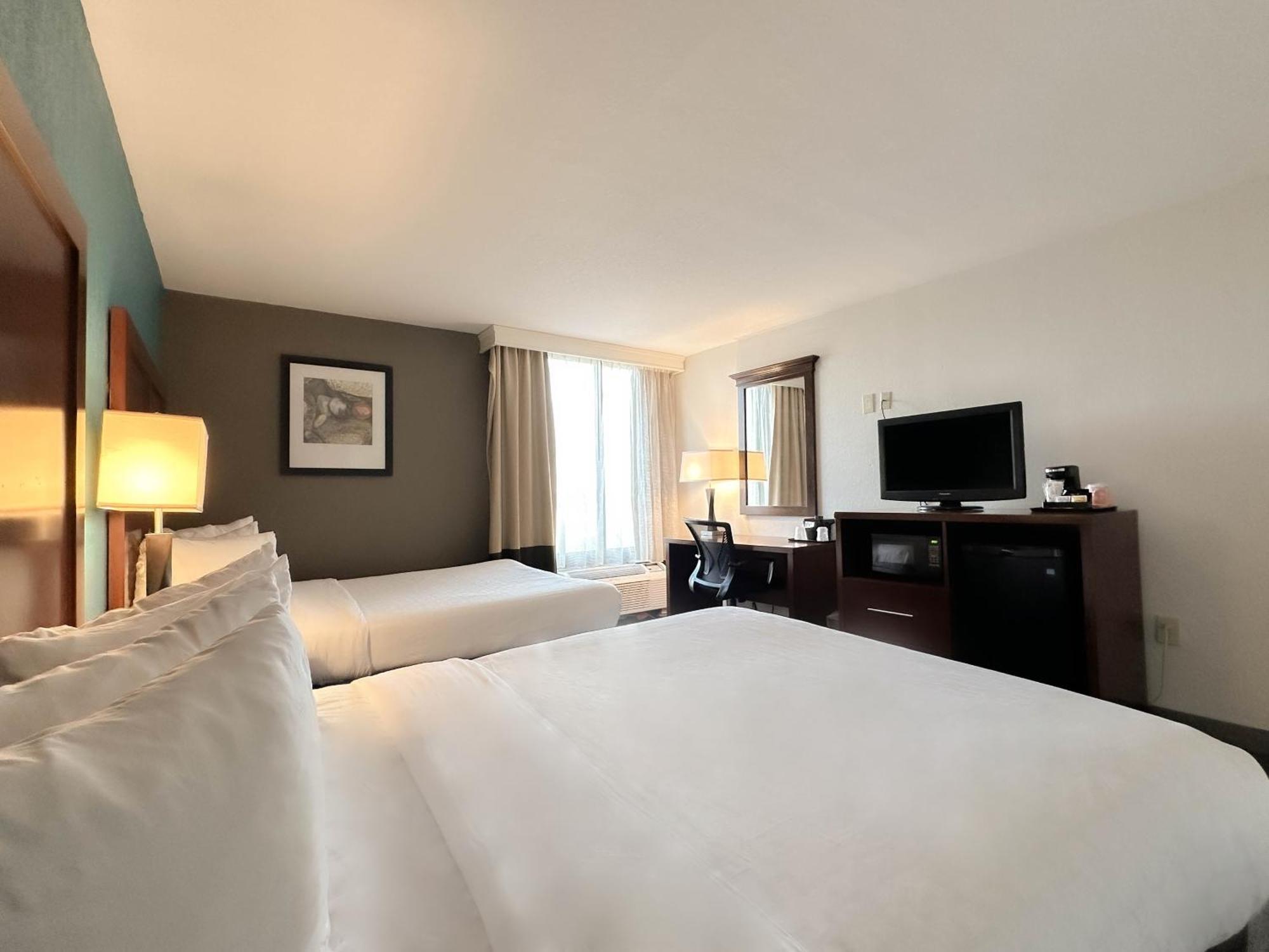 Deluxe Queen Room with Two Queen Beds with Sofa Bed,1589554367:JPEG