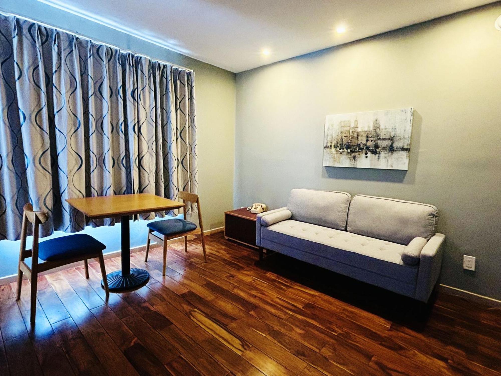 Standard Queen Room