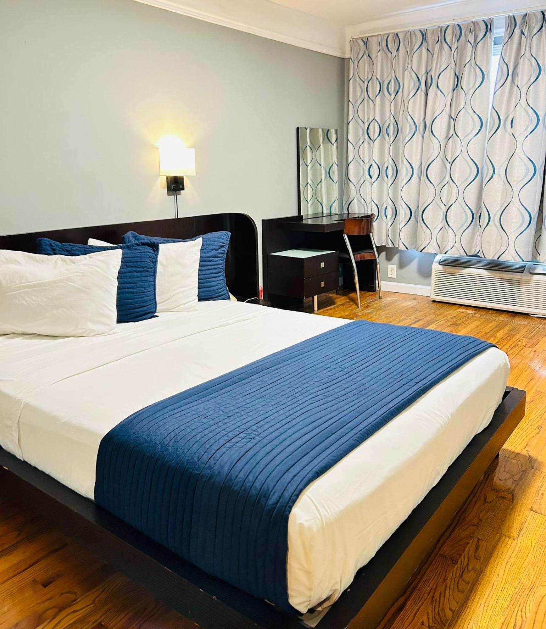 Standard Queen Room