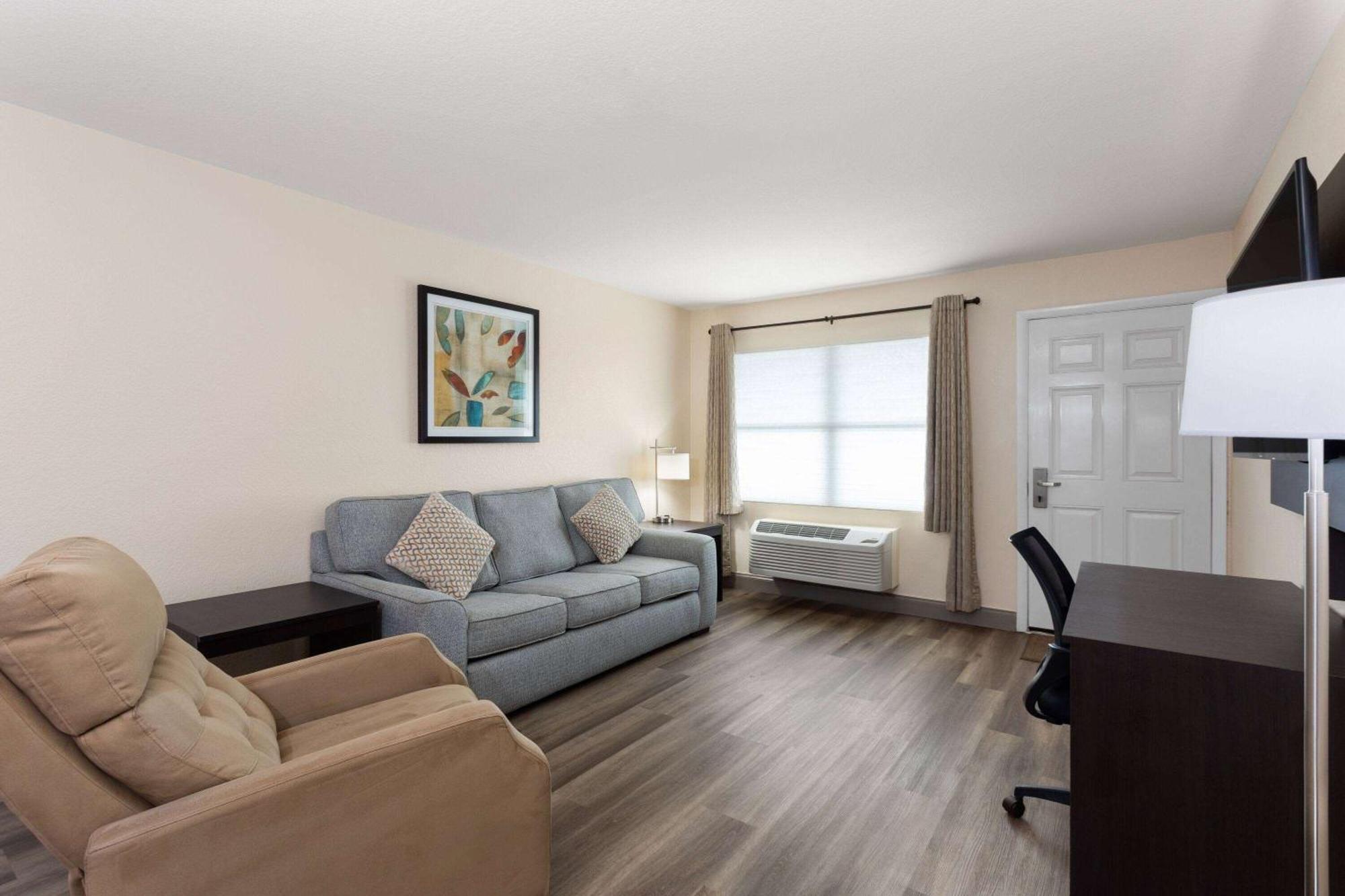 One-Bedroom King Suite Non-Smoking